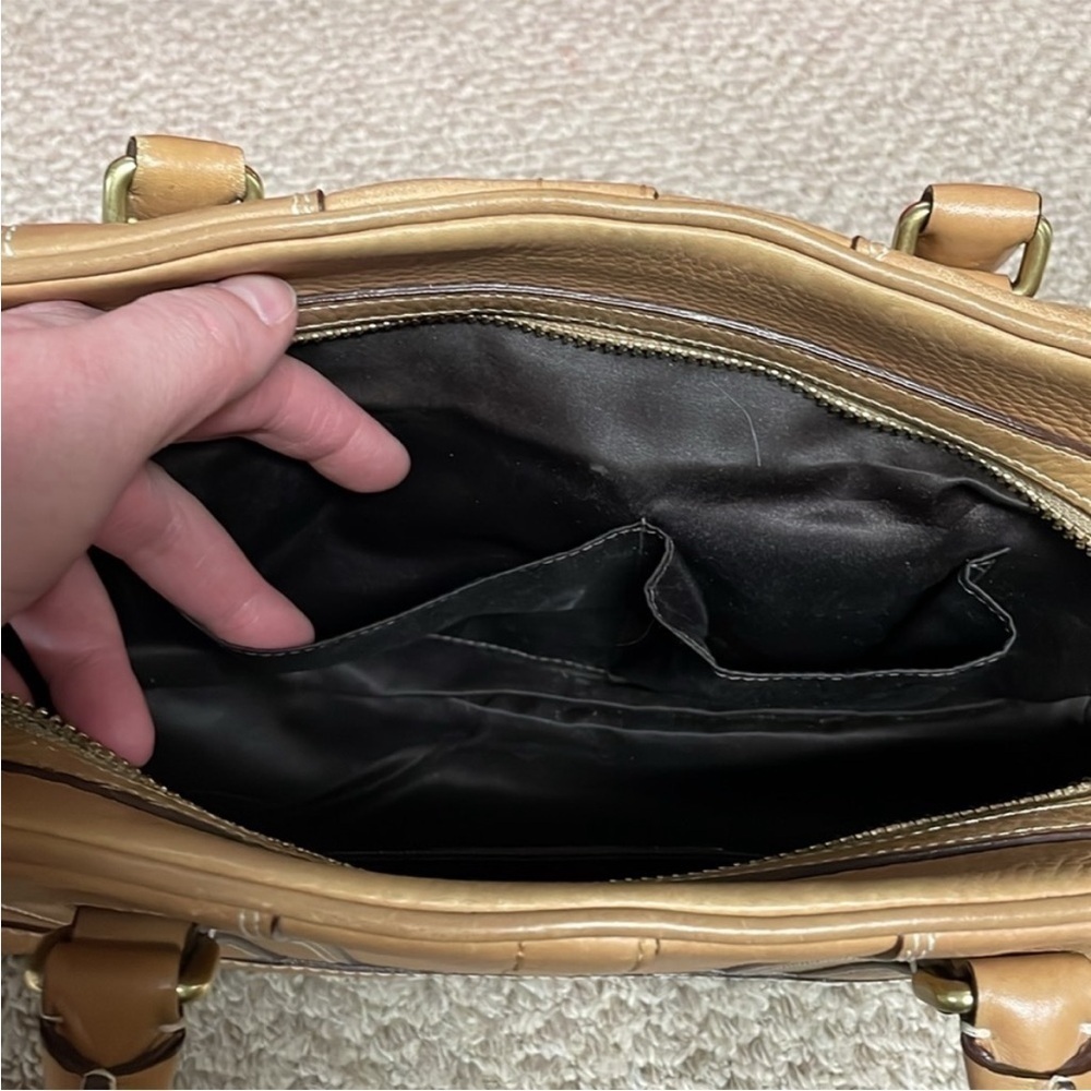 Coach leather shoulder purse in camel color - Picture 9 of 16